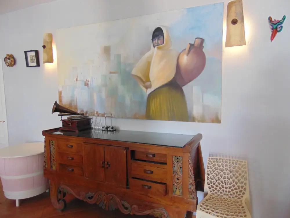 Muebles y pinturas decorativas