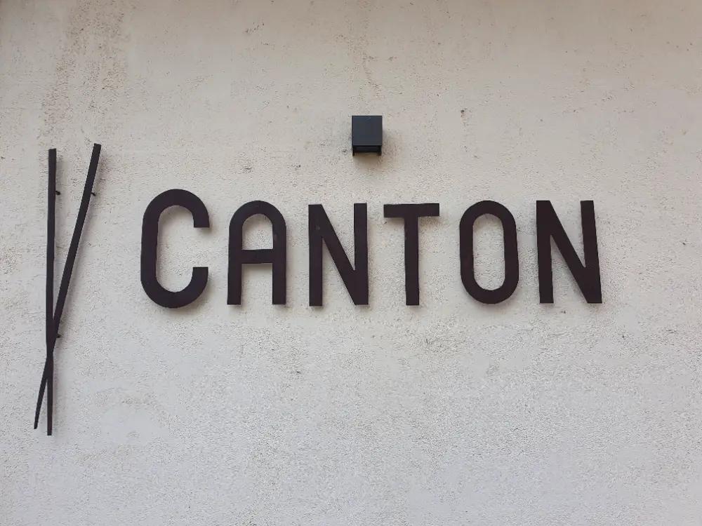 Letrero de Canton Restaurante