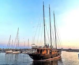 Barco Pirata - Anne Bonny  al atardecer