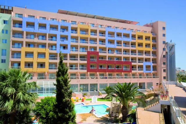 Piscina y terrazas de las habitaciones de Hotel Ohtels Fenix Family ****