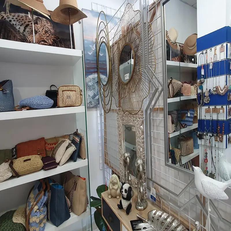 Espejos, accesorios y bolsos