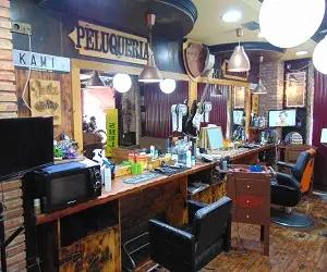 Sillas de corte de cabello en Uclés Barber Shop