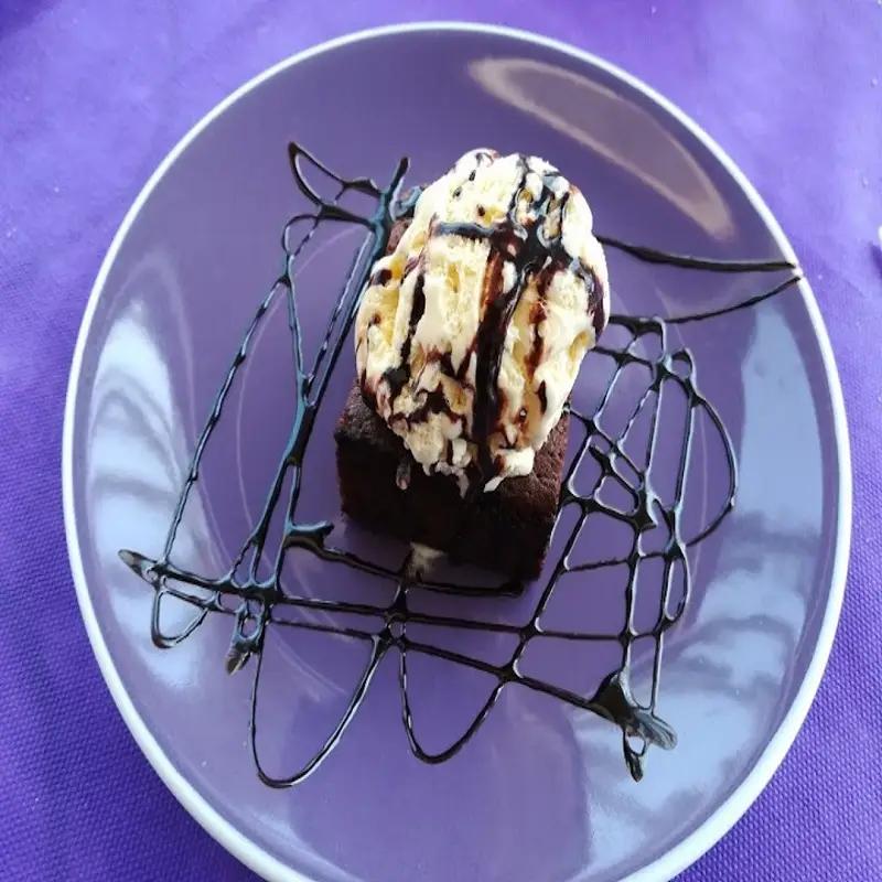 Brownie con helado