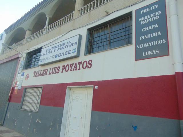 Exterior de Luis Poyatos Taller de Chapa y Pintura en Roquetas de Mar