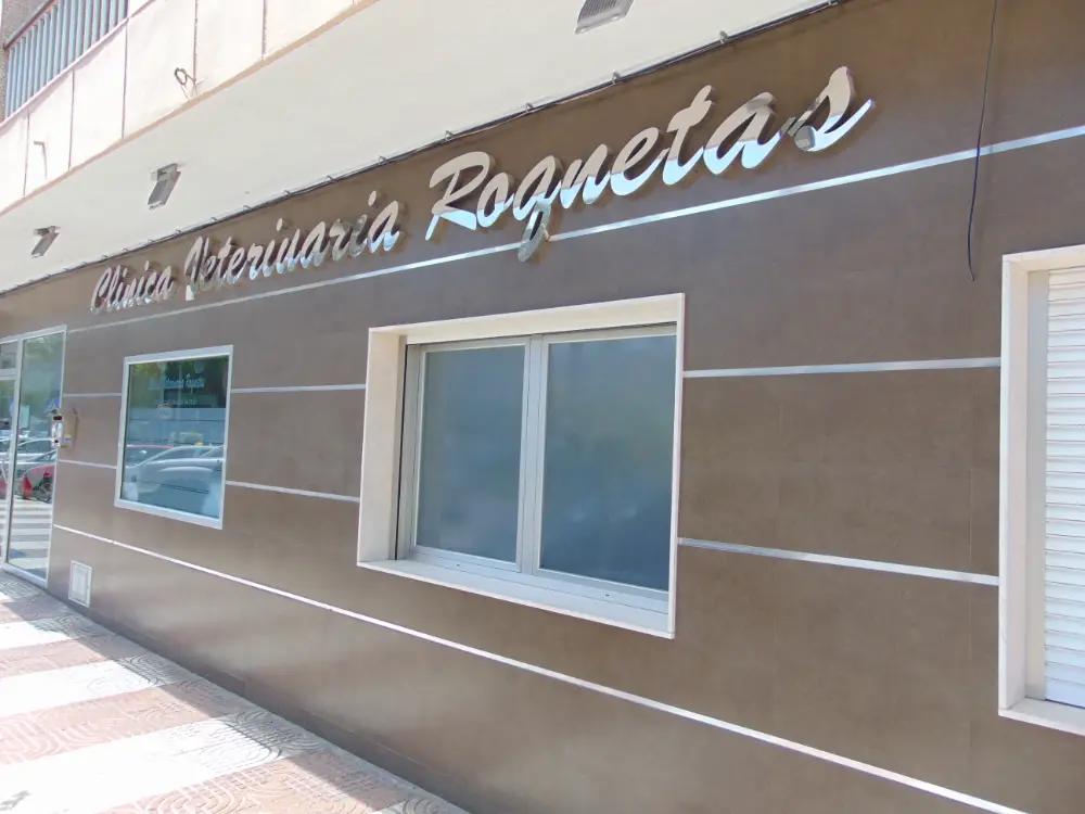 Exterior de Clínica Veterinaria Roquetas 