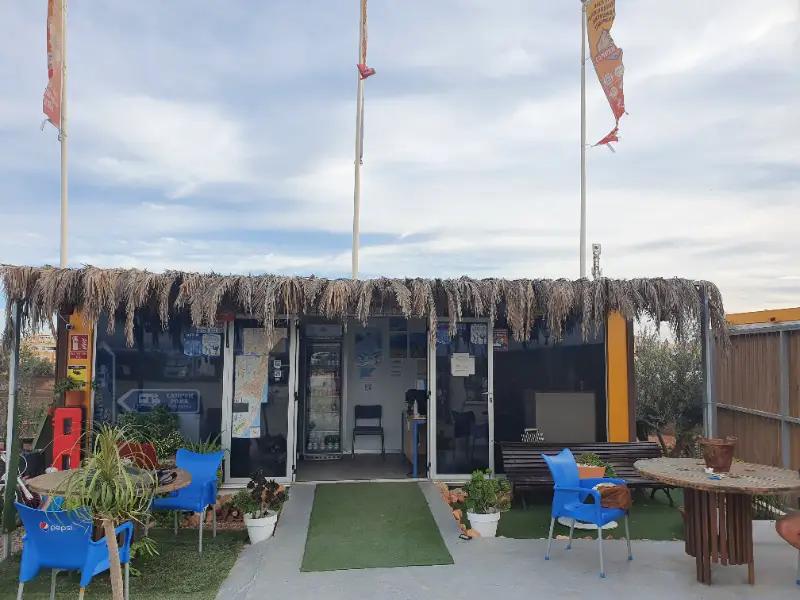 Terraza interior de Camper Park Roquetas 