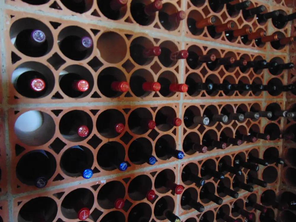 Repositorio de vinos en La Bodega del Jamón 