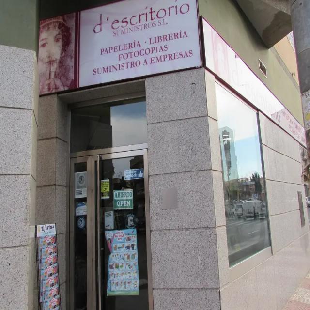 Foto exterior de D´escritorio Papelería Librería en Roquetas de Mar