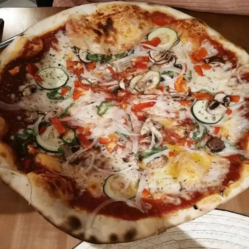 Pizza casera con verdura