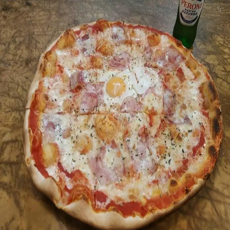 Pizza con huevo 