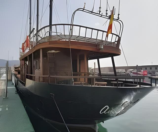 Imagen desde el exterior del Barco Pirata - Anne Bonny 