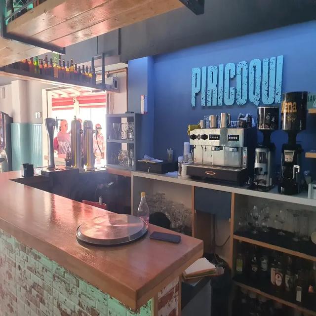 Foto de la barra de Piricoqui Pub en Roquetas de Mar